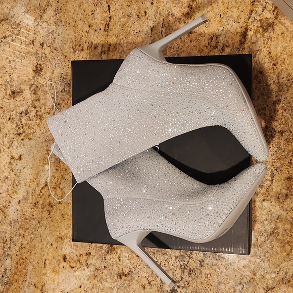 Rhinestone Encrusted Bling Stretch Boots. Metropolitan View. Gray. NEW! - Picture 3 of 16